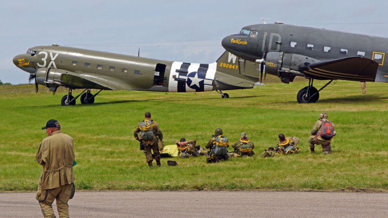 Дуглас C-47A Skytrain N47TB Памятный ВВС как 42-92847/3X-W Это все Brother' USAAF