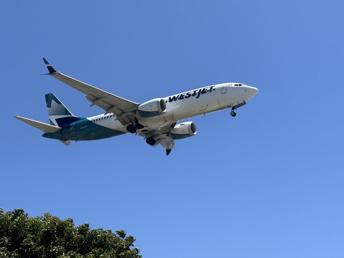 WestJet Боинг 737-8 MAX