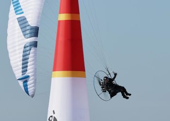 В России впервые состоялись Авиагонки на паралётах